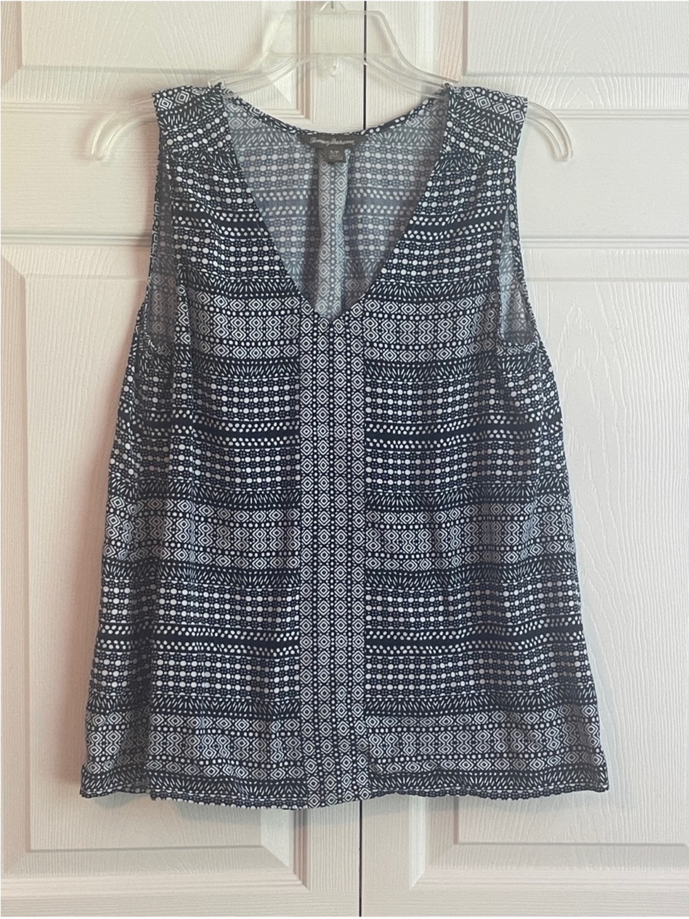 Tommy Bahama Women’s Blue White Sleeveless Blouse Size Small 100% Rayon